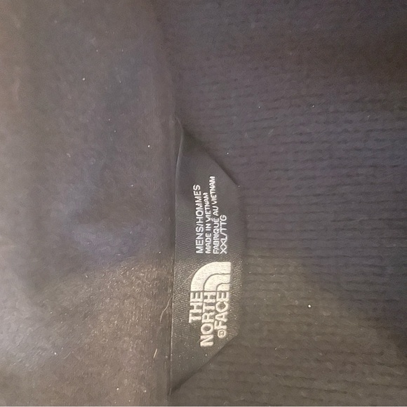 Brand new North face vest - Picture 3 of 3